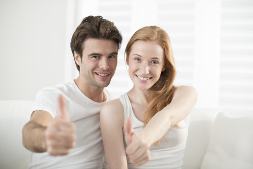 happy couple with thumbs up